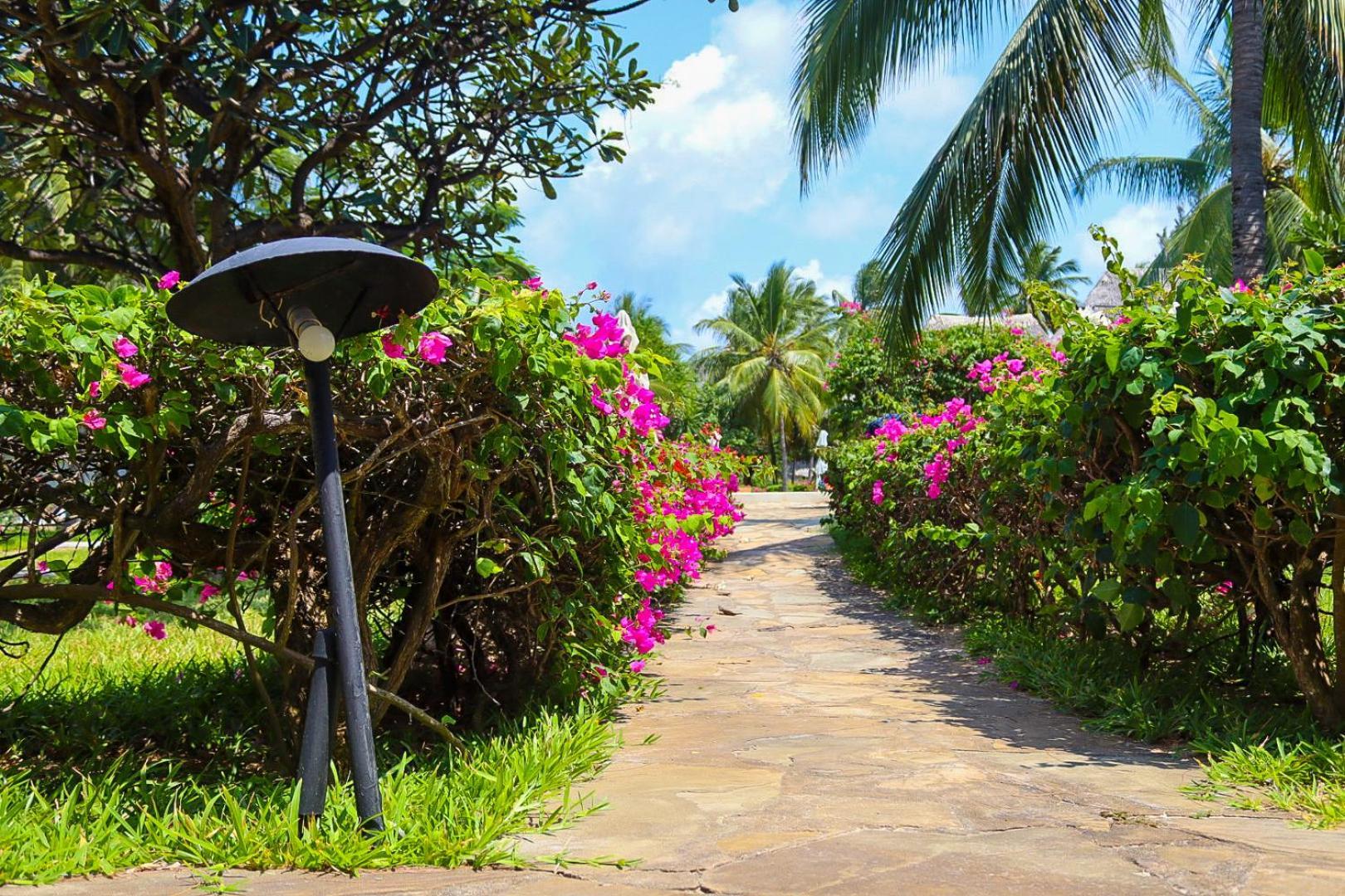 Beach Front Malindi Harbor Key Hotel Exterior photo