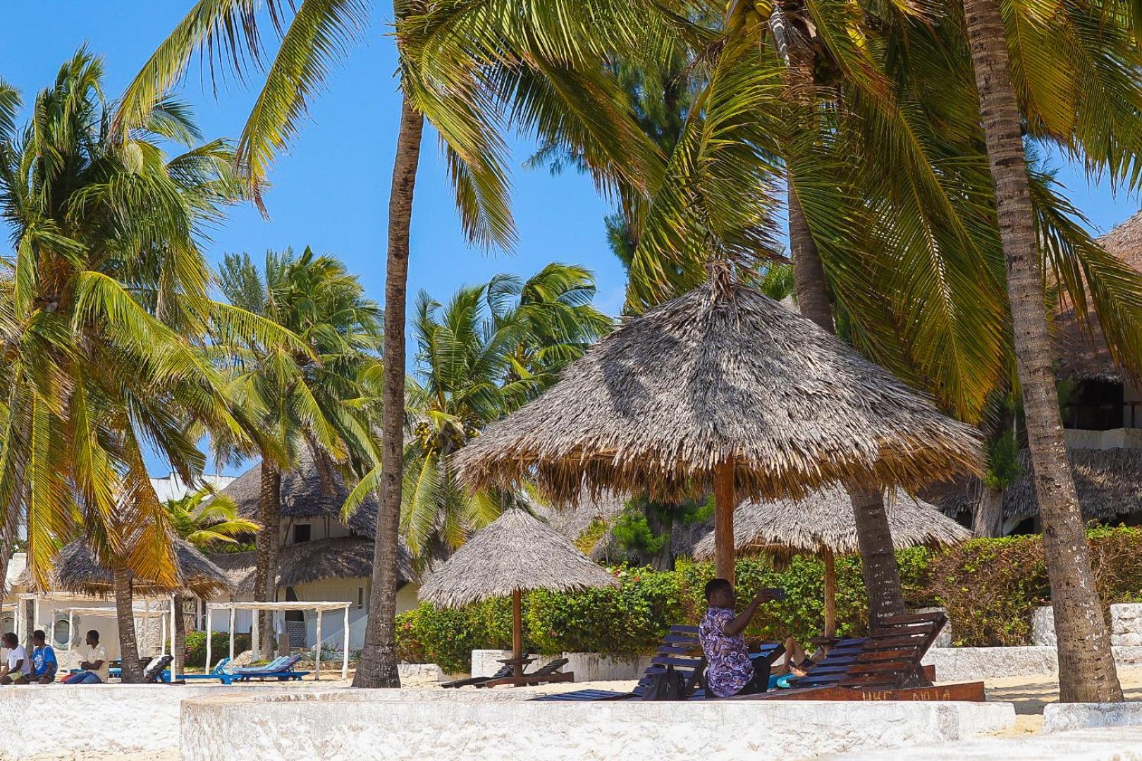 Beach Front Malindi Harbor Key Hotel Exterior photo